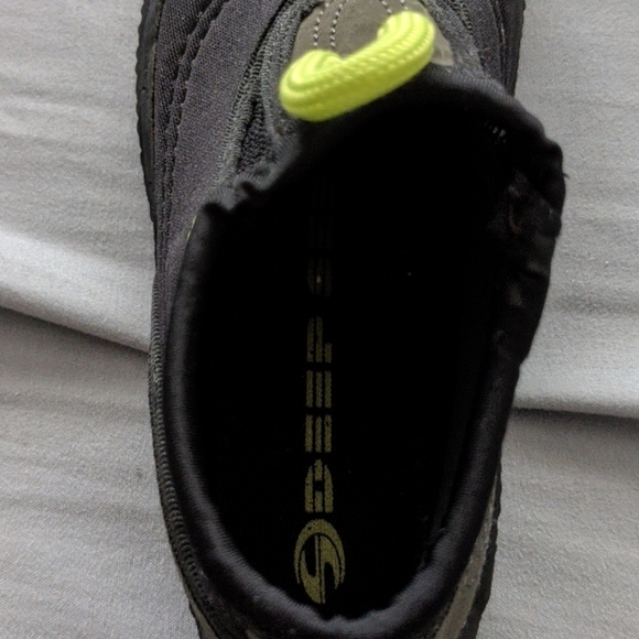 LAST CHANCE Toddler water shoes - Picture 5 of 6